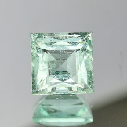 Green Beryl 0.88ct / Nigeria
