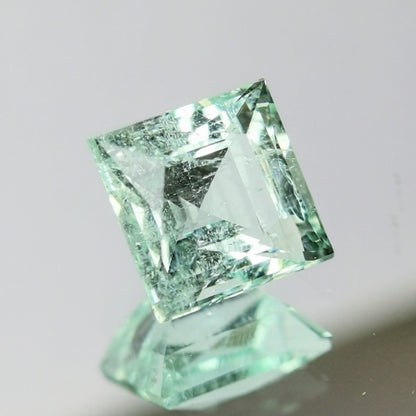 Green Beryl 0.88ct / Nigeria