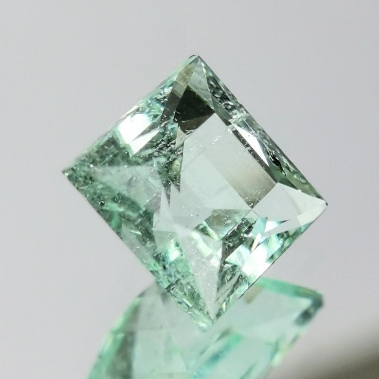Green Beryl 0.88ct / Nigeria