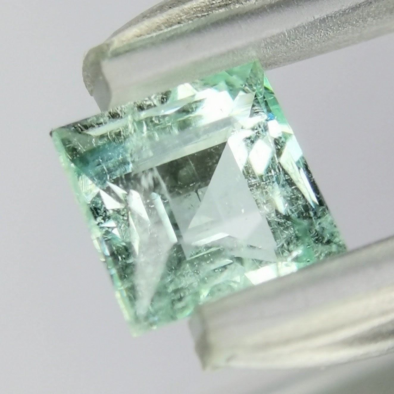 Green Beryl 0.88ct / Nigeria