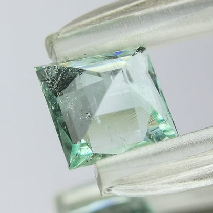 Green Beryl 0.88ct / Nigeria