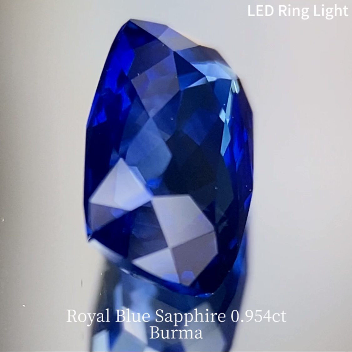 Royal Blue Sapphire 0.954ct / Burma