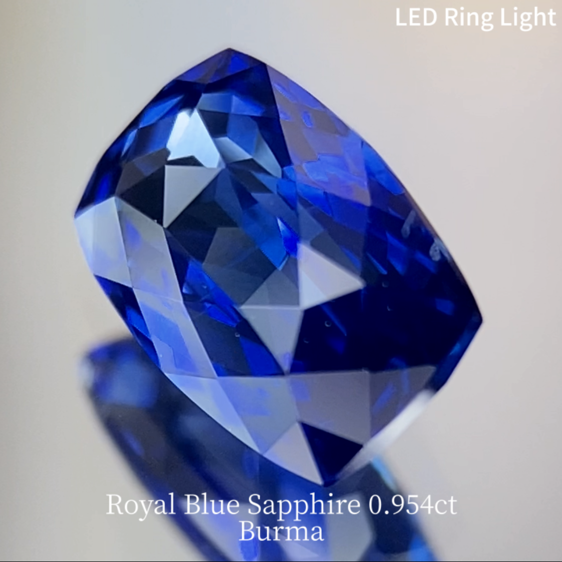 Royal Blue Sapphire 0.954ct / Burma