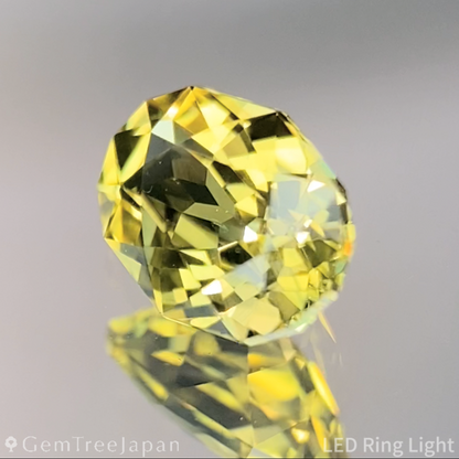 Greenish Yellow Sapphire 0.552ct / Vietnam