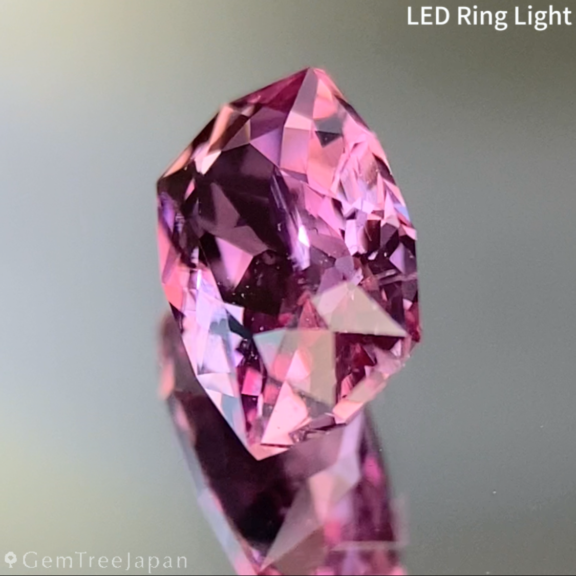 Un-Heat Padparadscha Sapphire 0.715ct / Sri Lanka