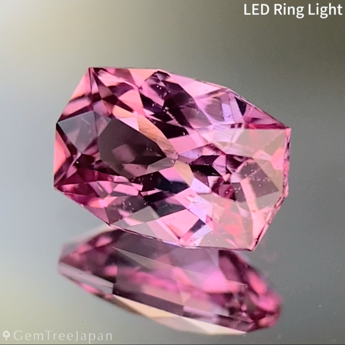 Un-Heat Padparadscha Sapphire 0.715ct / Sri Lanka