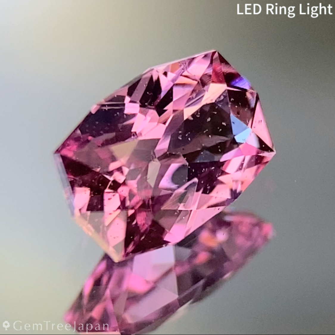 Un-Heat Padparadscha Sapphire 0.715ct / Sri Lanka