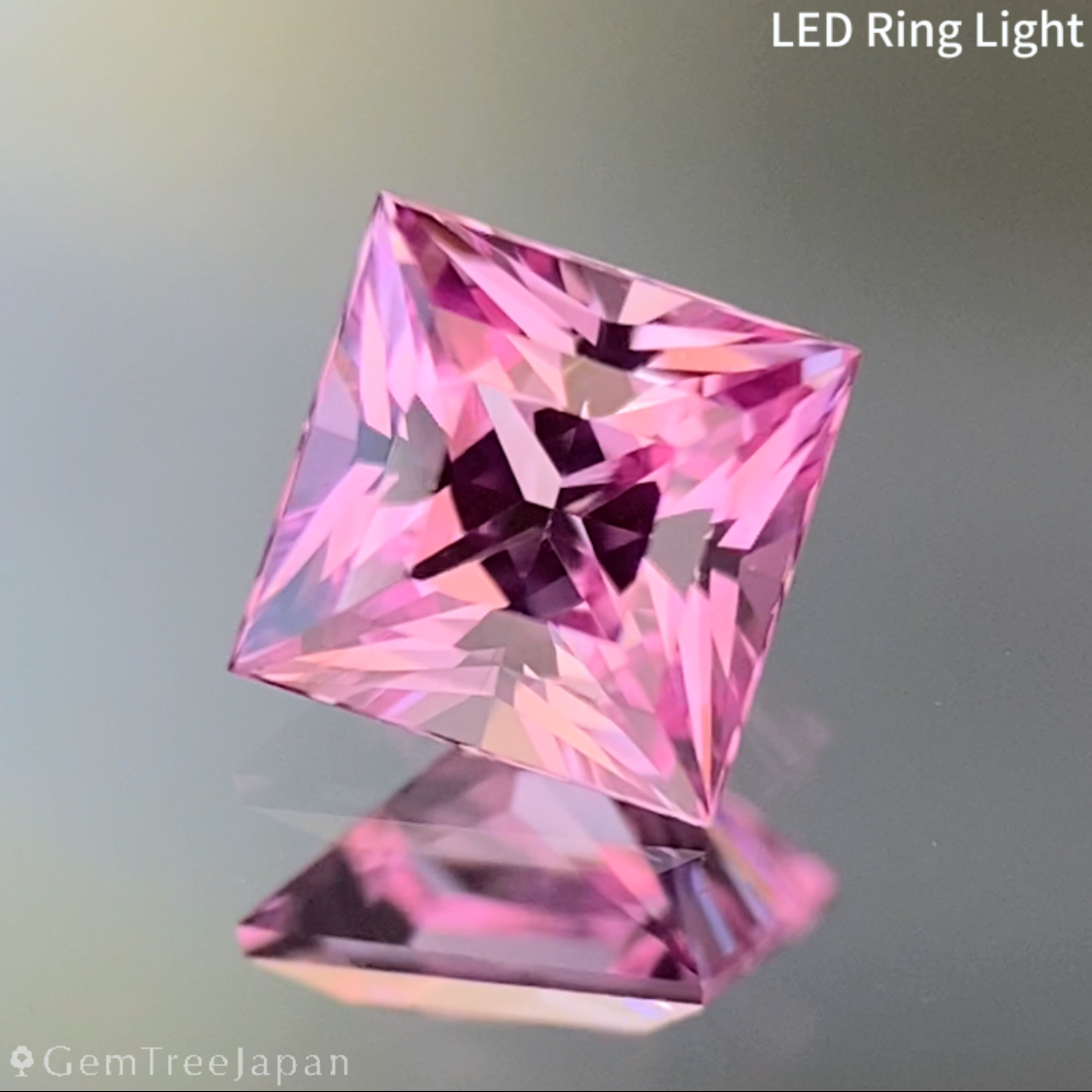 Un-Heat Padparadscha Sapphire 0.477ct / Sri Lanka