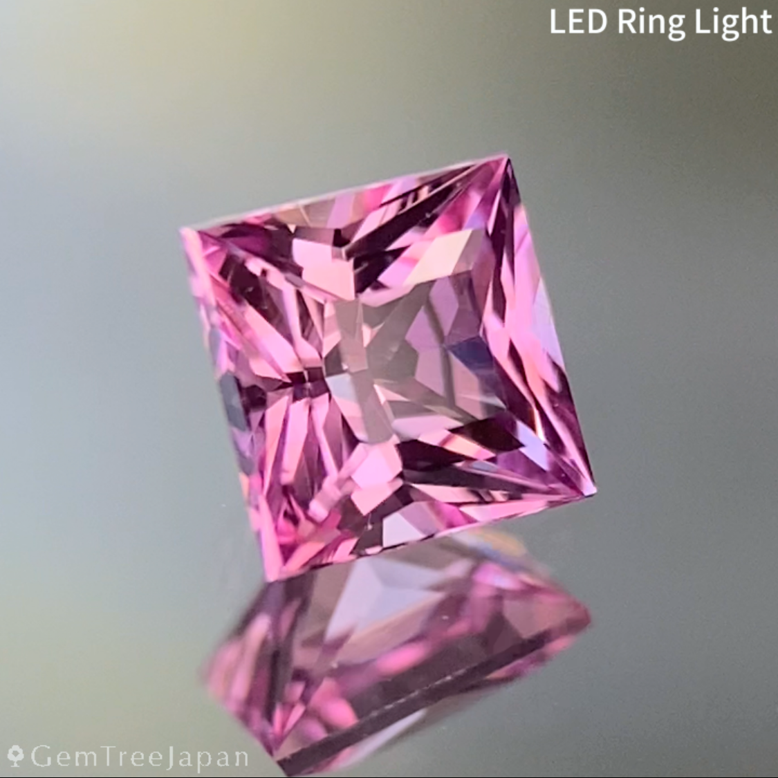 Un-Heat Padparadscha Sapphire 0.477ct / Sri Lanka