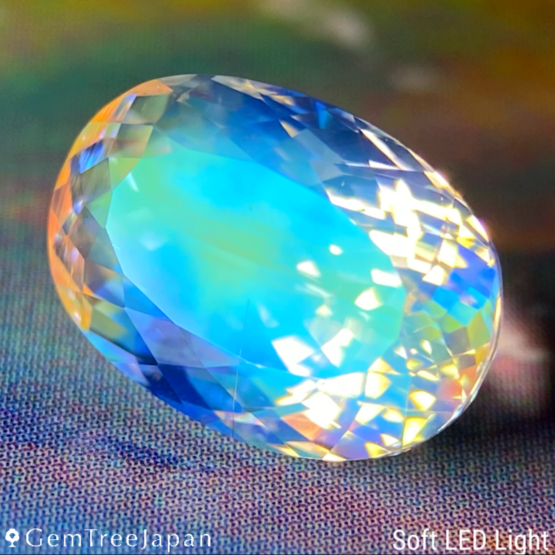 Rainbow Moonstone 3.176ct / Madagascar