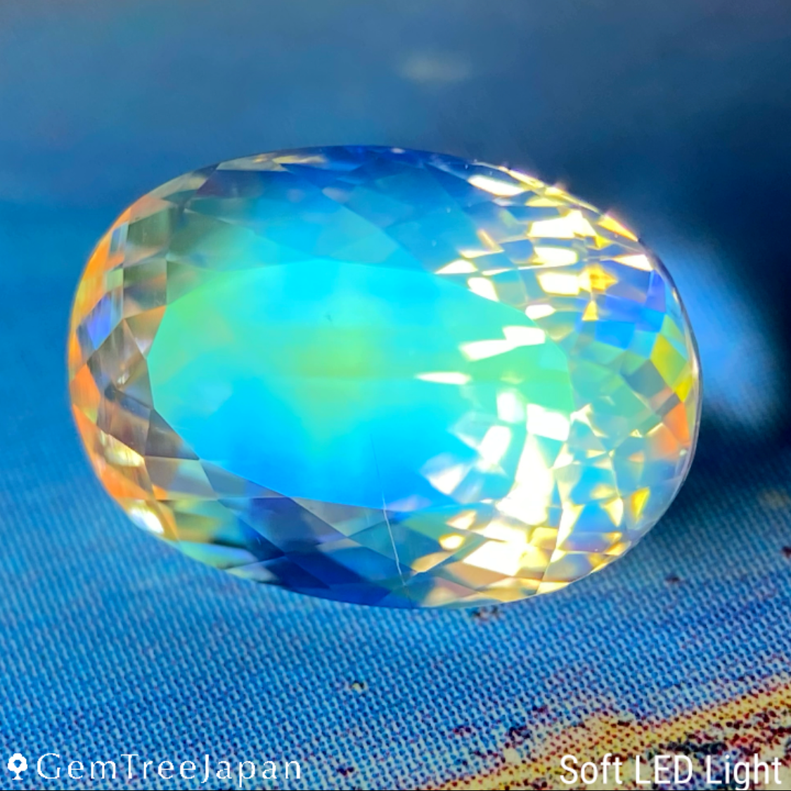 Rainbow Moonstone 3.176ct / Madagascar