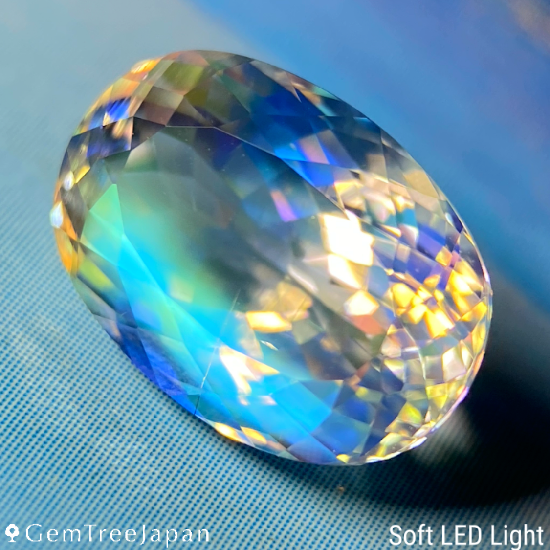 Rainbow Moonstone 3.176ct / Madagascar