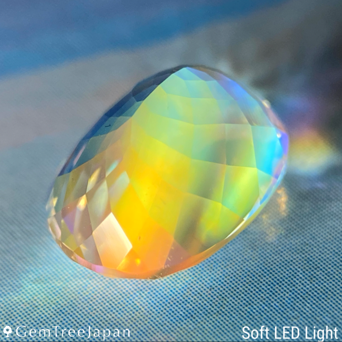 Rainbow Moonstone 3.176ct / Madagascar
