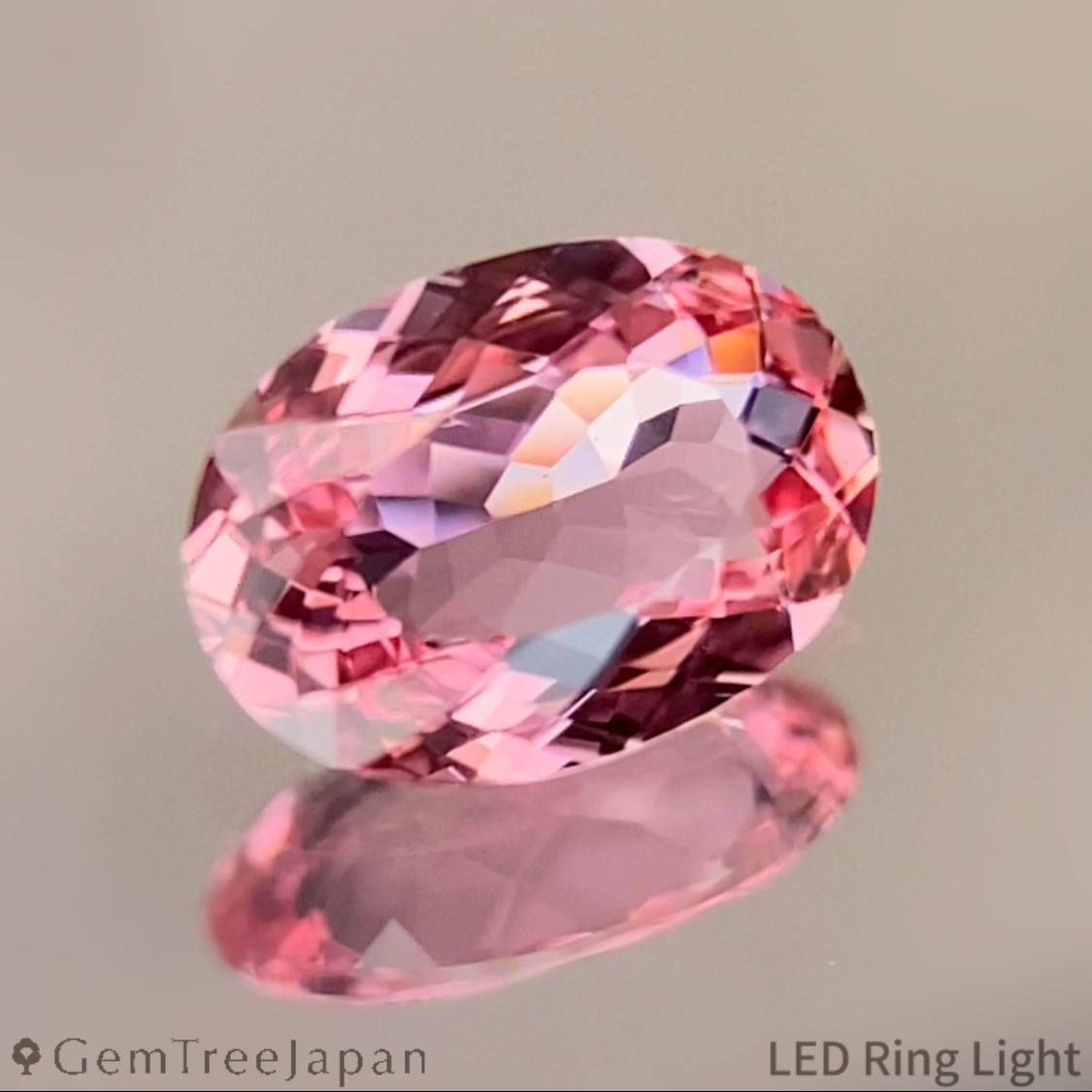 Padparadscha Sapphire 0.415ct / Sri Lanka