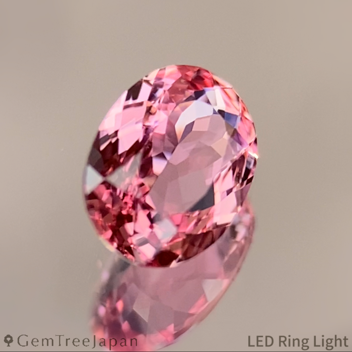 Padparadscha Sapphire 0.415ct / Sri Lanka