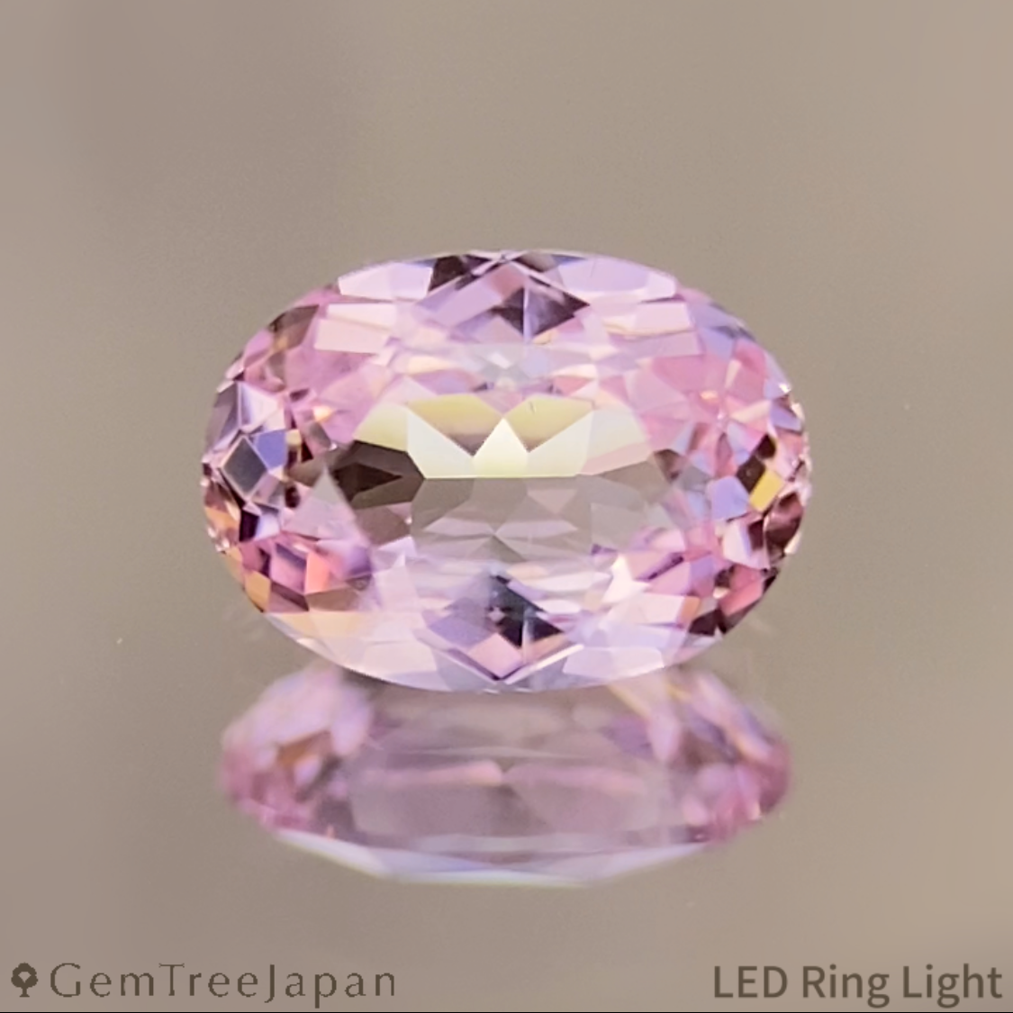 Un-Heat Padparadscha Sapphire 0.475ct / Sri Lanka
