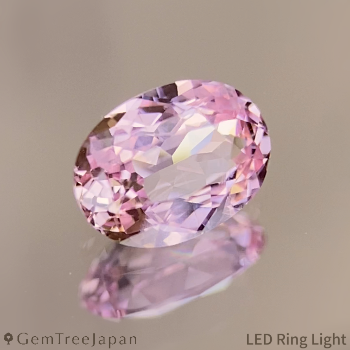 Un-Heat Padparadscha Sapphire 0.475ct / Sri Lanka