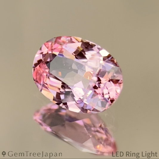 Padparadscha Sapphire 0.491ct / Sri Lanka