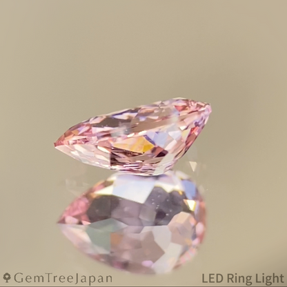 Padparadscha Sapphire 0.426ct / Sri Lanka