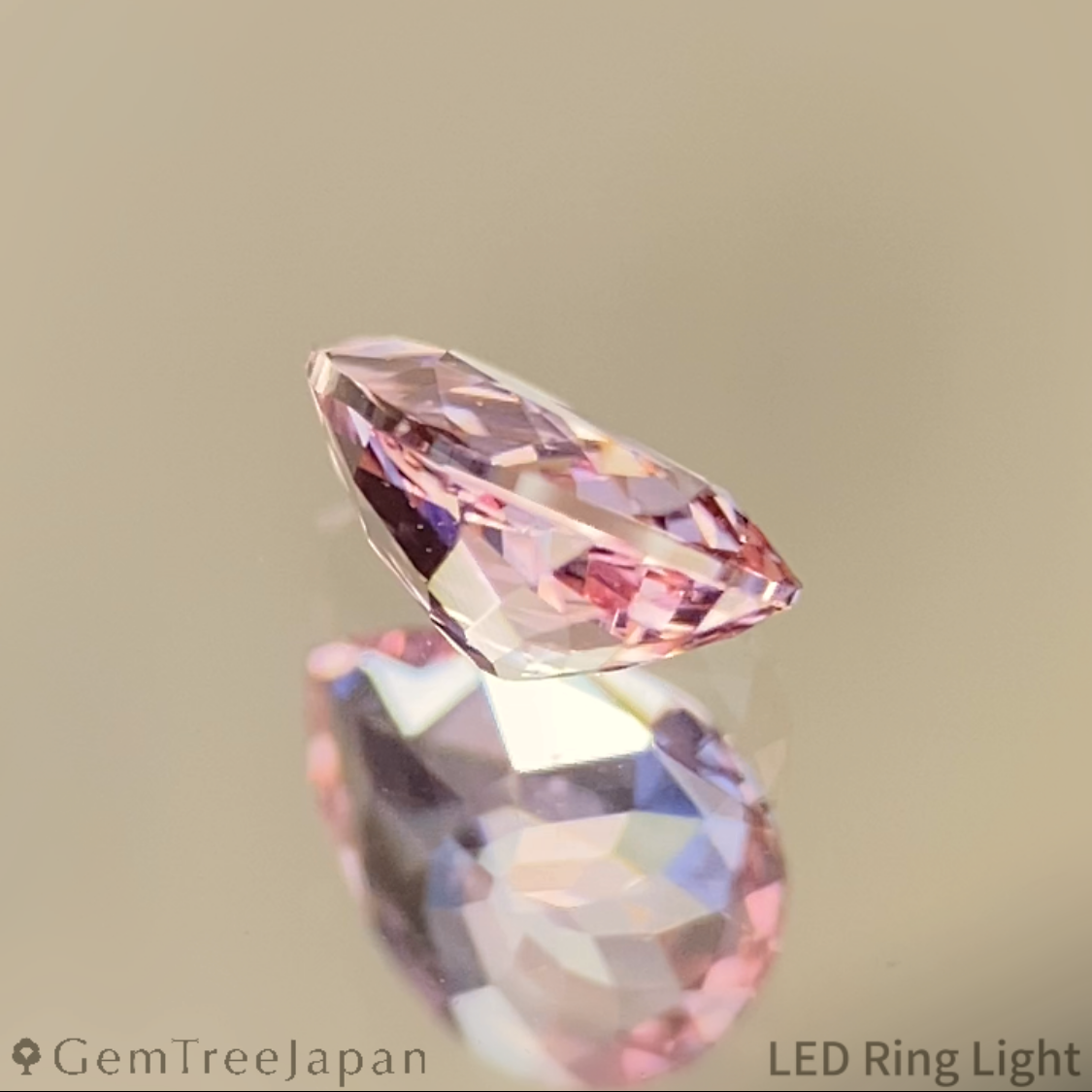 Padparadscha Sapphire 0.426ct / Sri Lanka