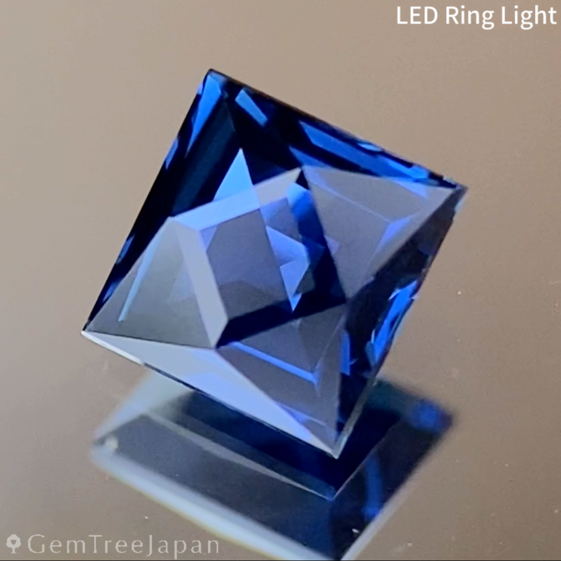 Cornflower Blue Sapphire 0.379ct / Cameroon