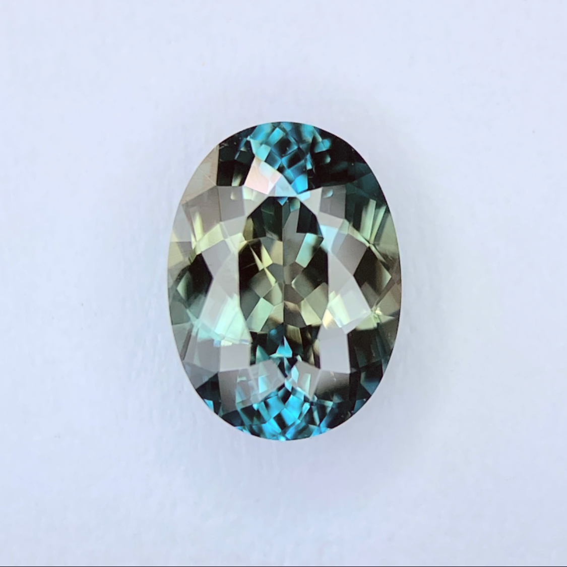 UV Tenebrescent Zircon 1.183ct / Cambodia