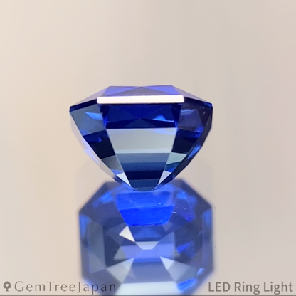 Royal Blue Sapphire 0.868ct / Sri Lanka