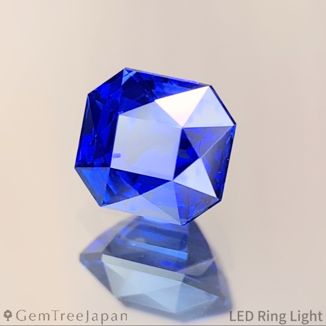 Royal Blue Sapphire 0.868ct / Sri Lanka
