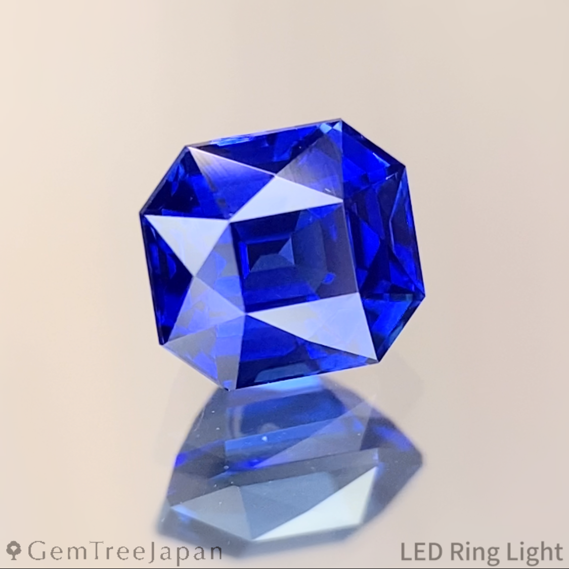 Royal Blue Sapphire 0.868ct / Sri Lanka