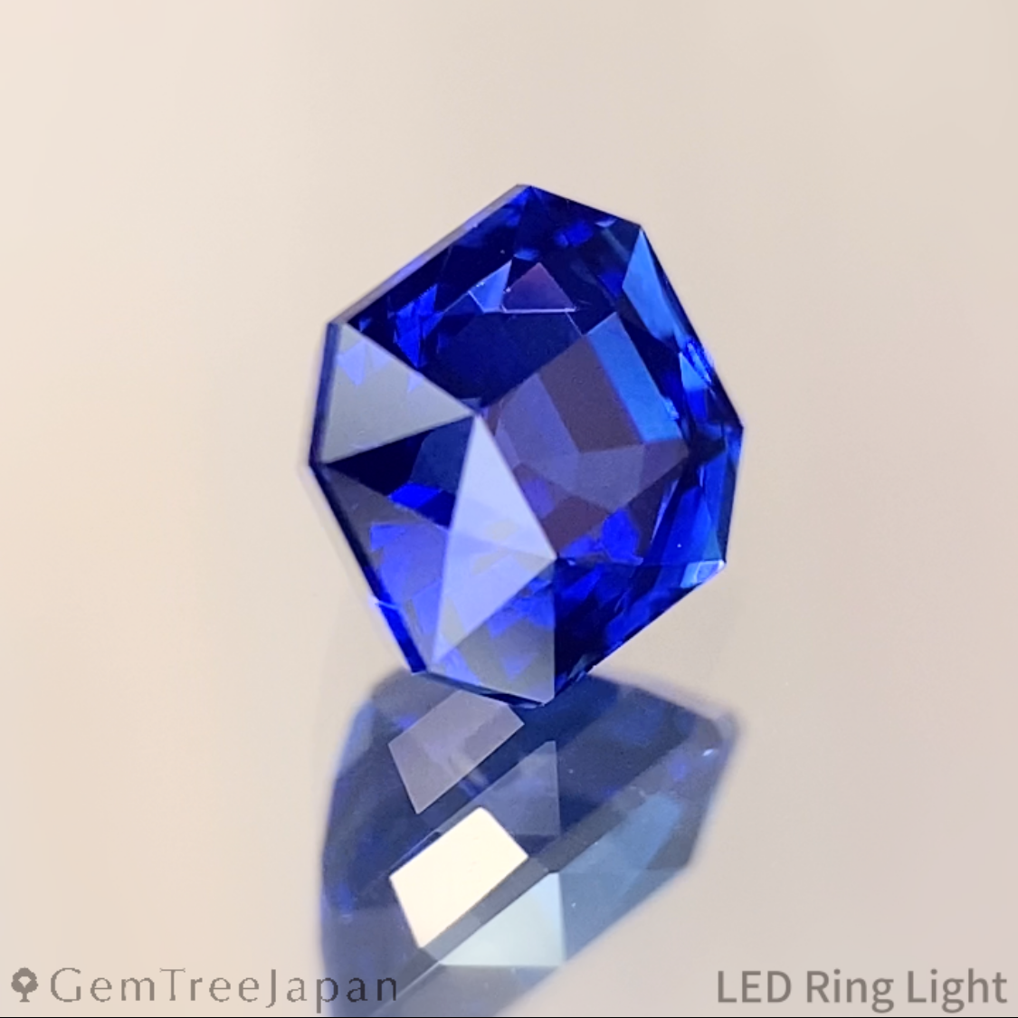 Royal Blue Sapphire 0.868ct / Sri Lanka