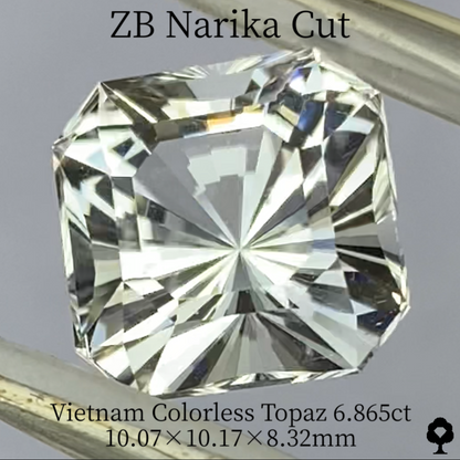 Colorless Topaz 6.865ct / Vietnam / ZB Narika Cut