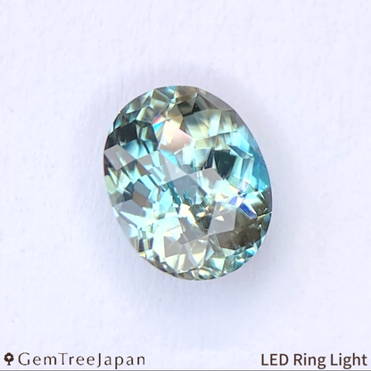 UV Tenebrescent Zircon 0.976ct / Cambodia
