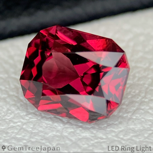 Rhodolite Garnet 0.980ct / Vietnam