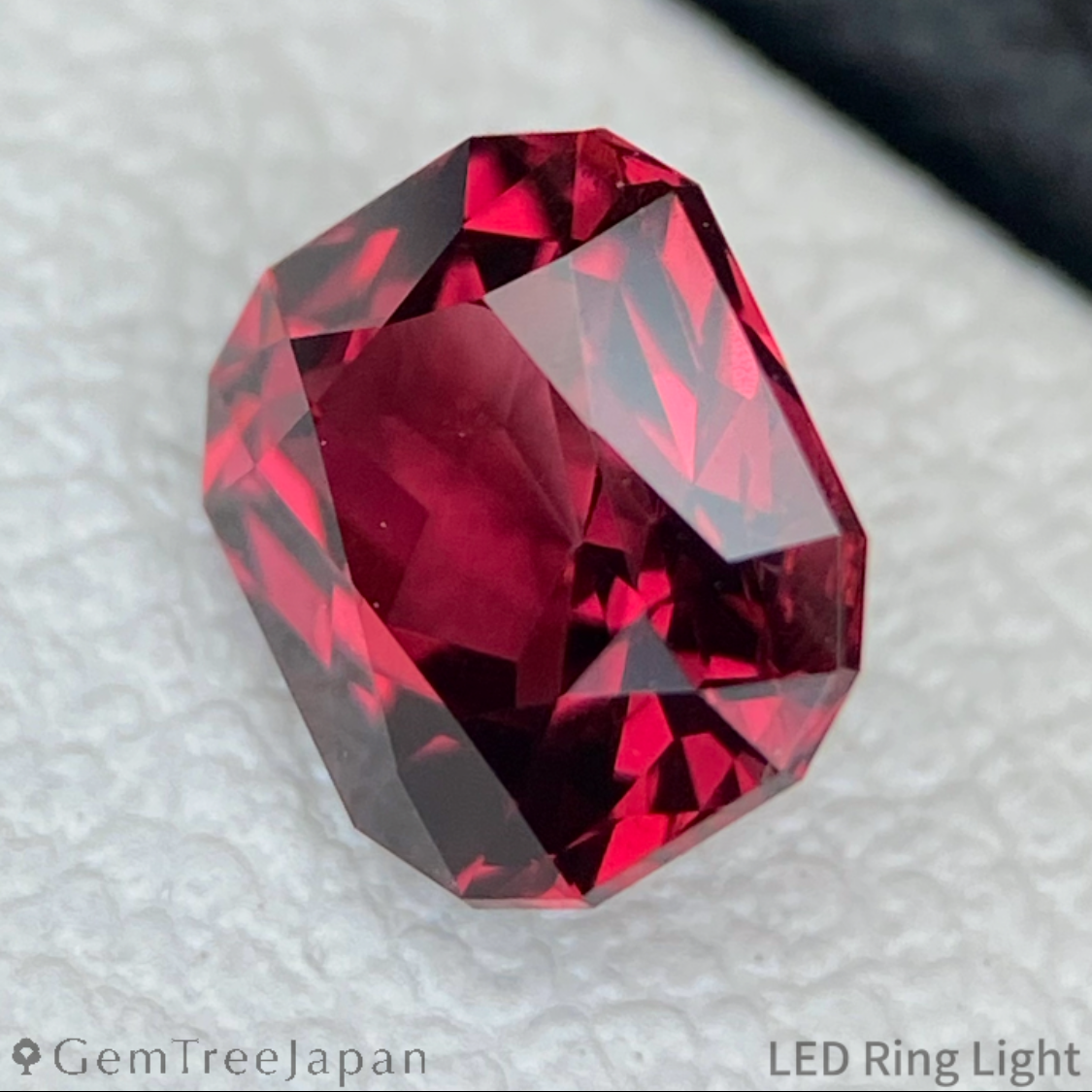 Rhodolite Garnet 0.980ct / Vietnam