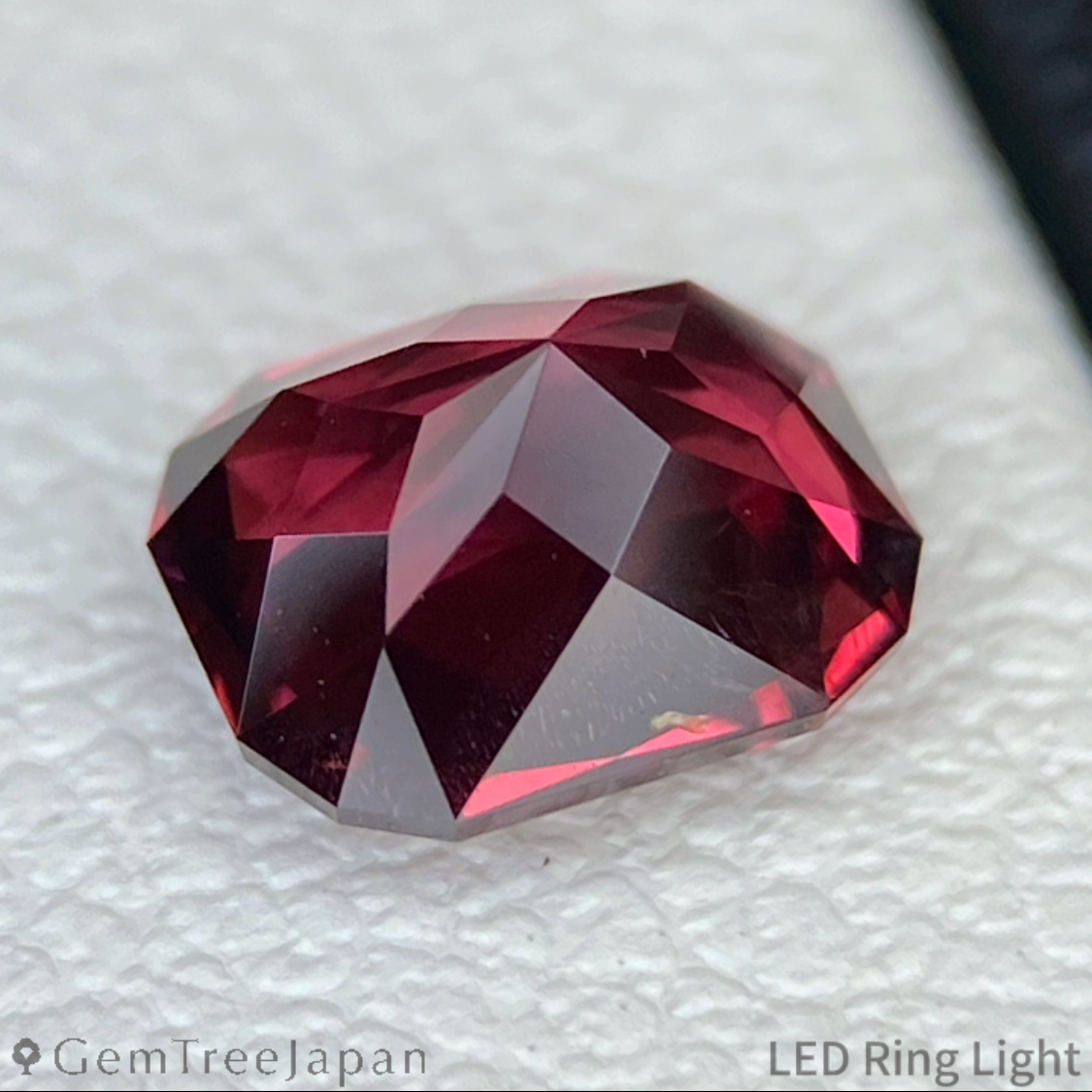 Rhodolite Garnet 0.980ct / Vietnam