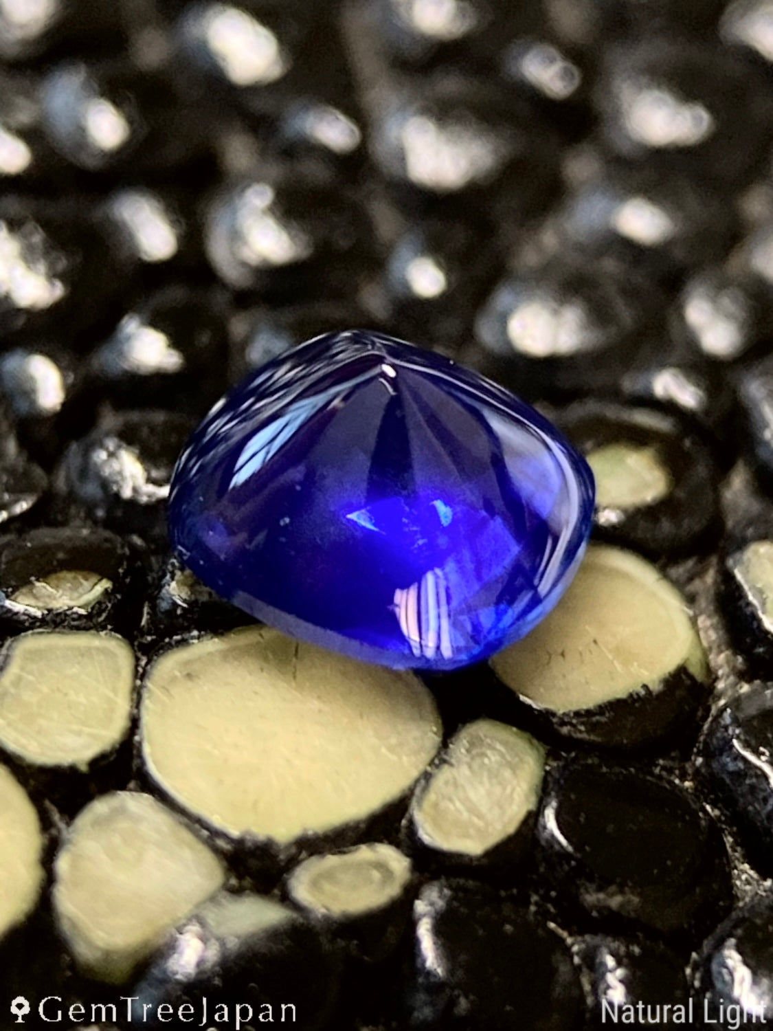 Royal Blue Sapphire 0.413ct / Sri Lanka