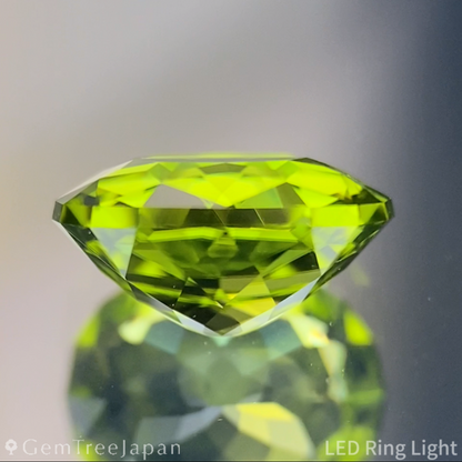 Peridot 1.50ct / Vietnam / Table Cube Cut