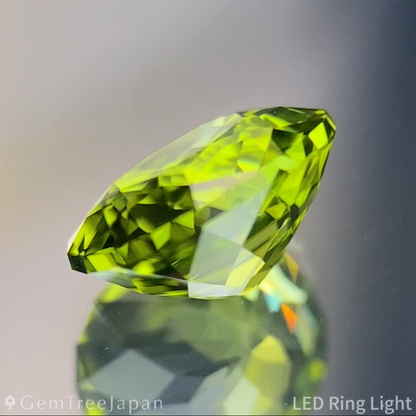 Peridot 1.50ct / Vietnam / Table Cube Cut