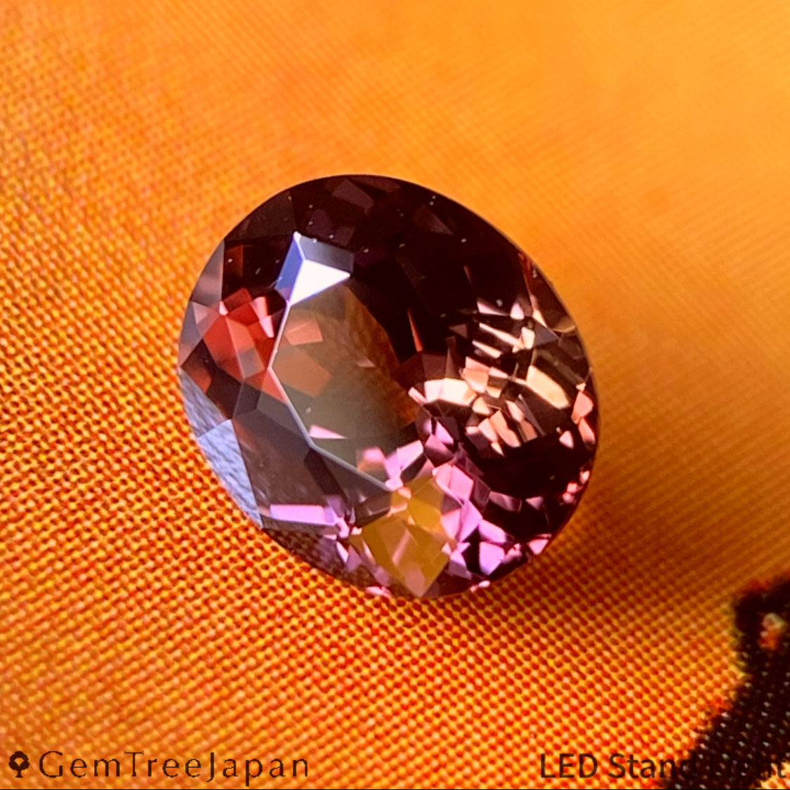 "Table Cube Cut" Un-Heat Sapphire 0.709ct / Tanzania