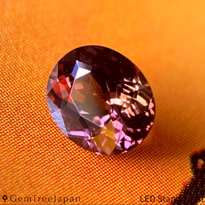 "Table Cube Cut" Un-Heat Sapphire 0.709ct / Tanzania