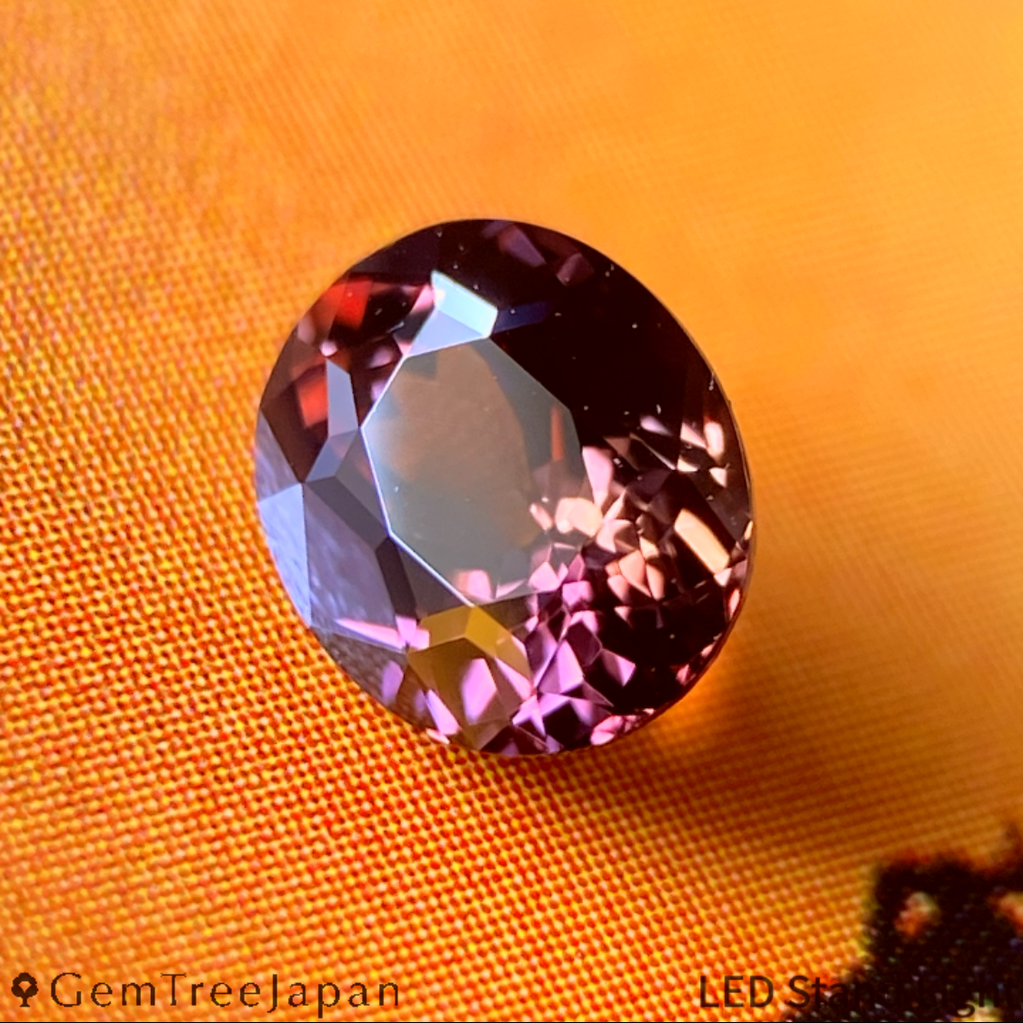 "Table Cube Cut" Un-Heat Sapphire 0.709ct / Tanzania