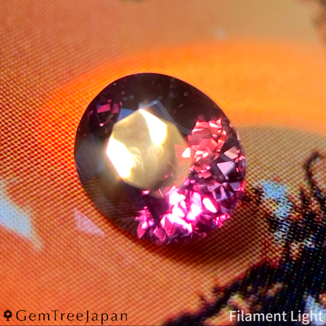 "Table Cube Cut" Un-Heat Sapphire 0.709ct / Tanzania
