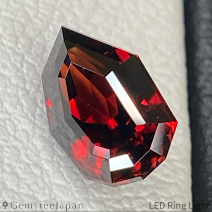 【Flame Frame】Orangy Red Zircon 1.093ct / Tanzania