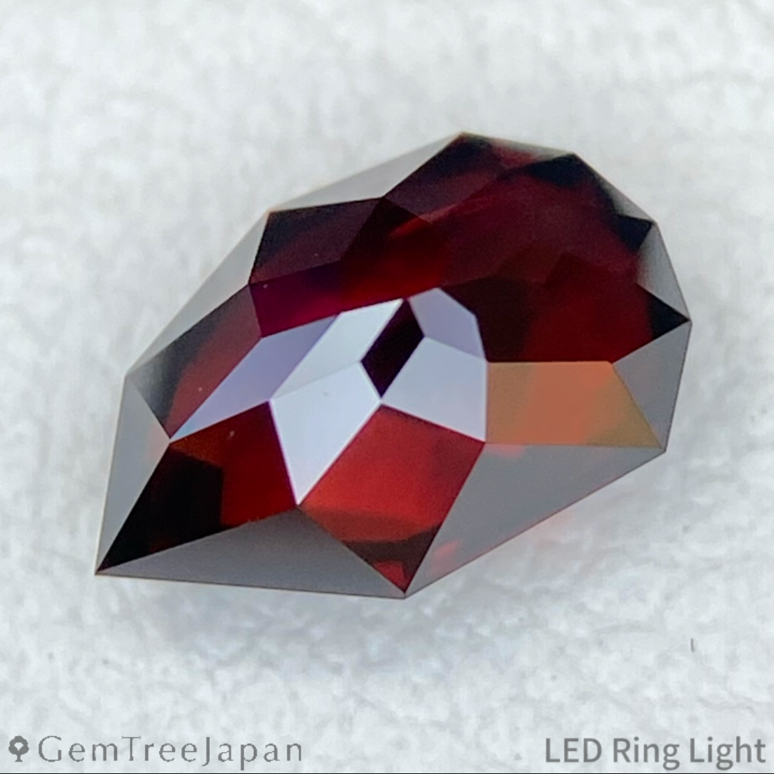 【Flame Frame】Orangy Red Zircon 1.093ct / Tanzania