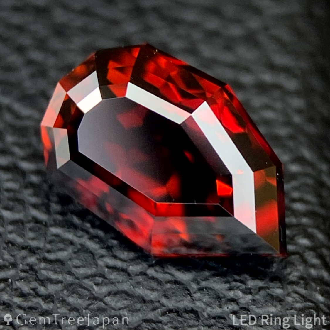 【Flame Frame】Orangy Red Zircon 1.093ct / Tanzania