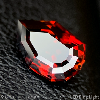 【Flame Frame】Orangy Red Zircon 1.093ct / Tanzania