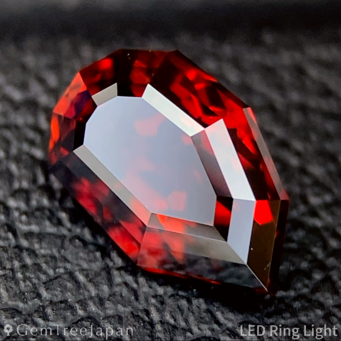 【Flame Frame】Orangy Red Zircon 1.093ct / Tanzania
