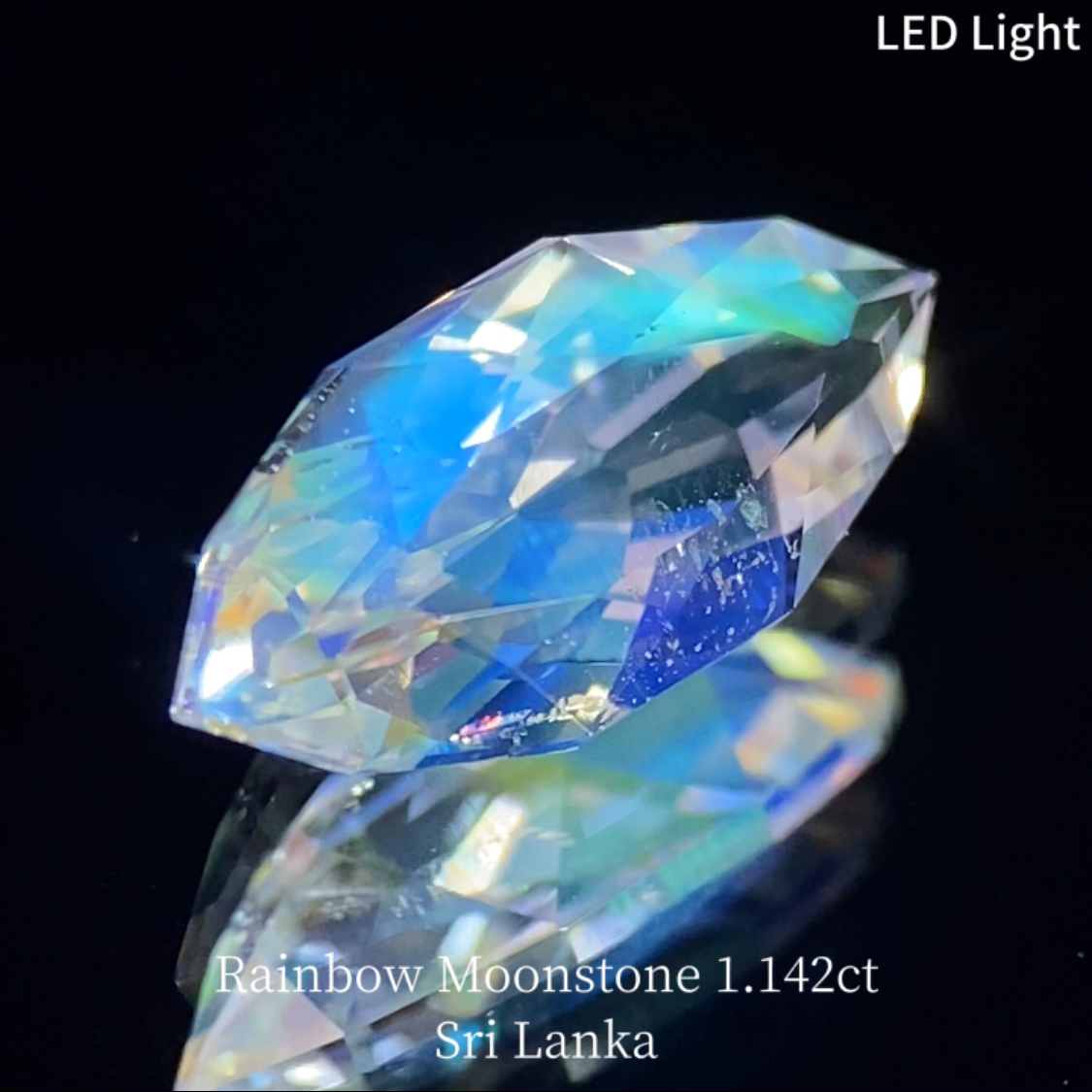 Rainbow MoonStone 1.142ct / Sri Lanka