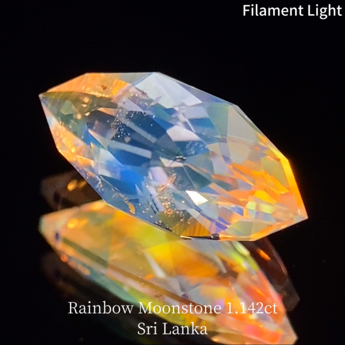 Rainbow MoonStone 1.142ct / Sri Lanka