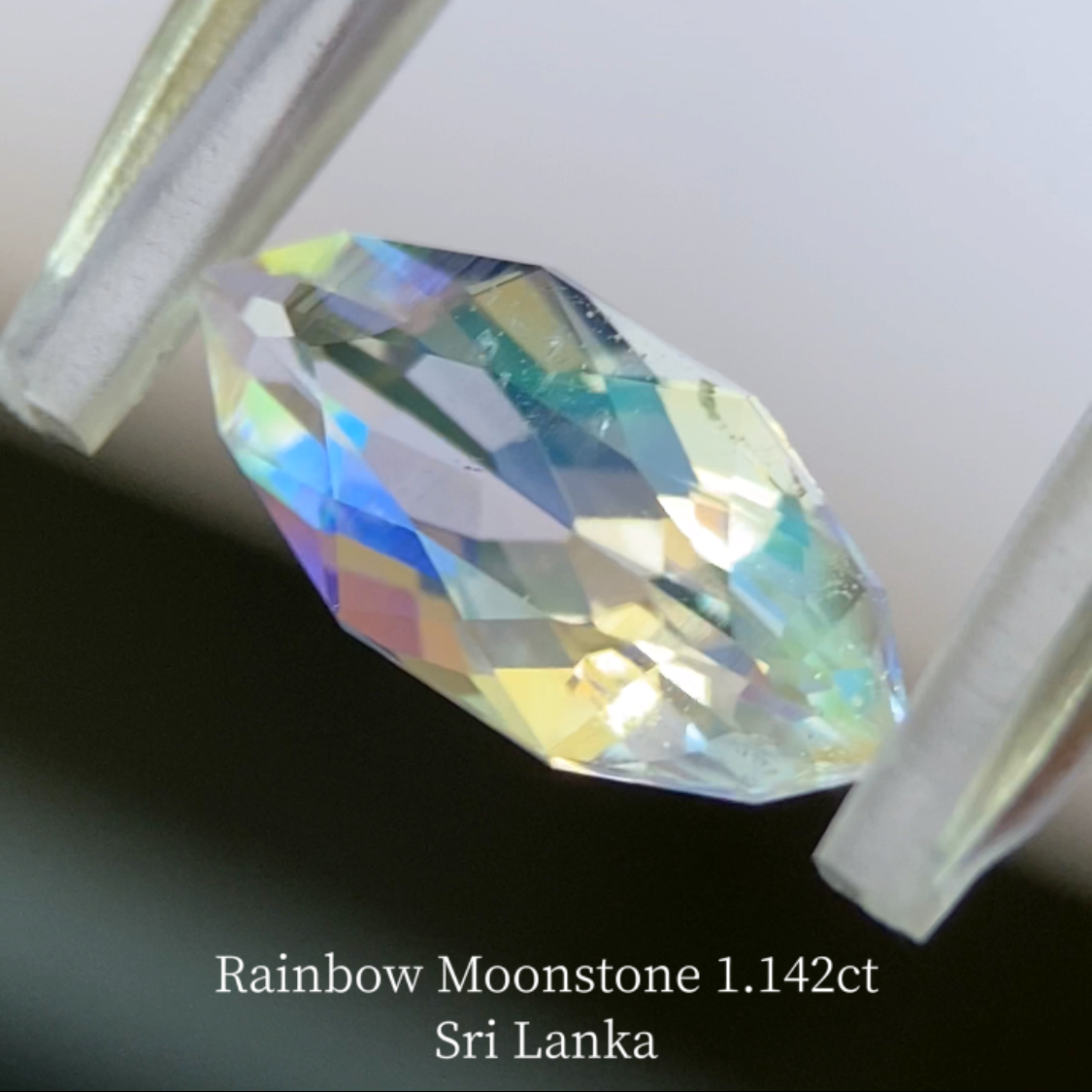 Rainbow MoonStone 1.142ct / Sri Lanka